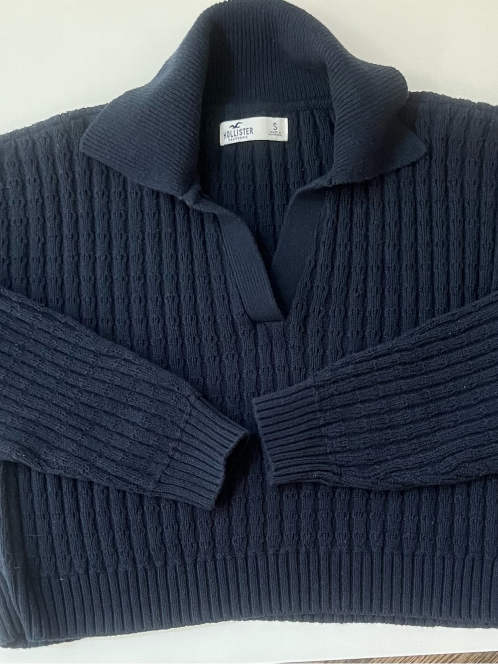 Hollister Women’s Navy Textured V‑Neck Collared soft cropped sweater sz S GUC
